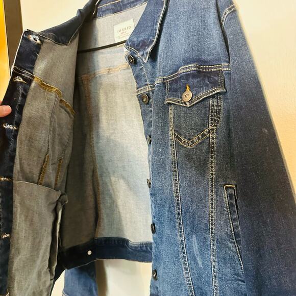 Torrid Denim Medium Distressed Long Sleeves Cotton Jeans Jacket Size 3X - Picture 4 of 9